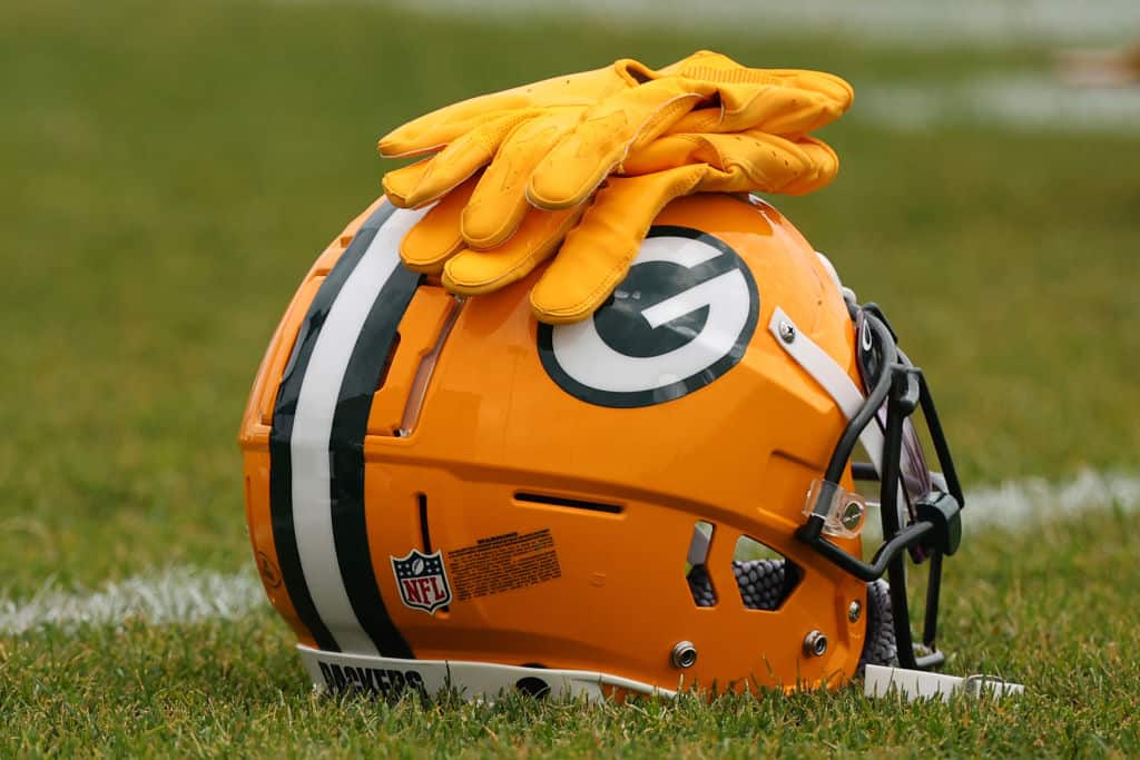 Tampilan detail helm Green Bay Packers selama sesi latihan OTA di Don Hutson Center pada 31 Mei 2023 di Ashwaubenon, Wisconsin.