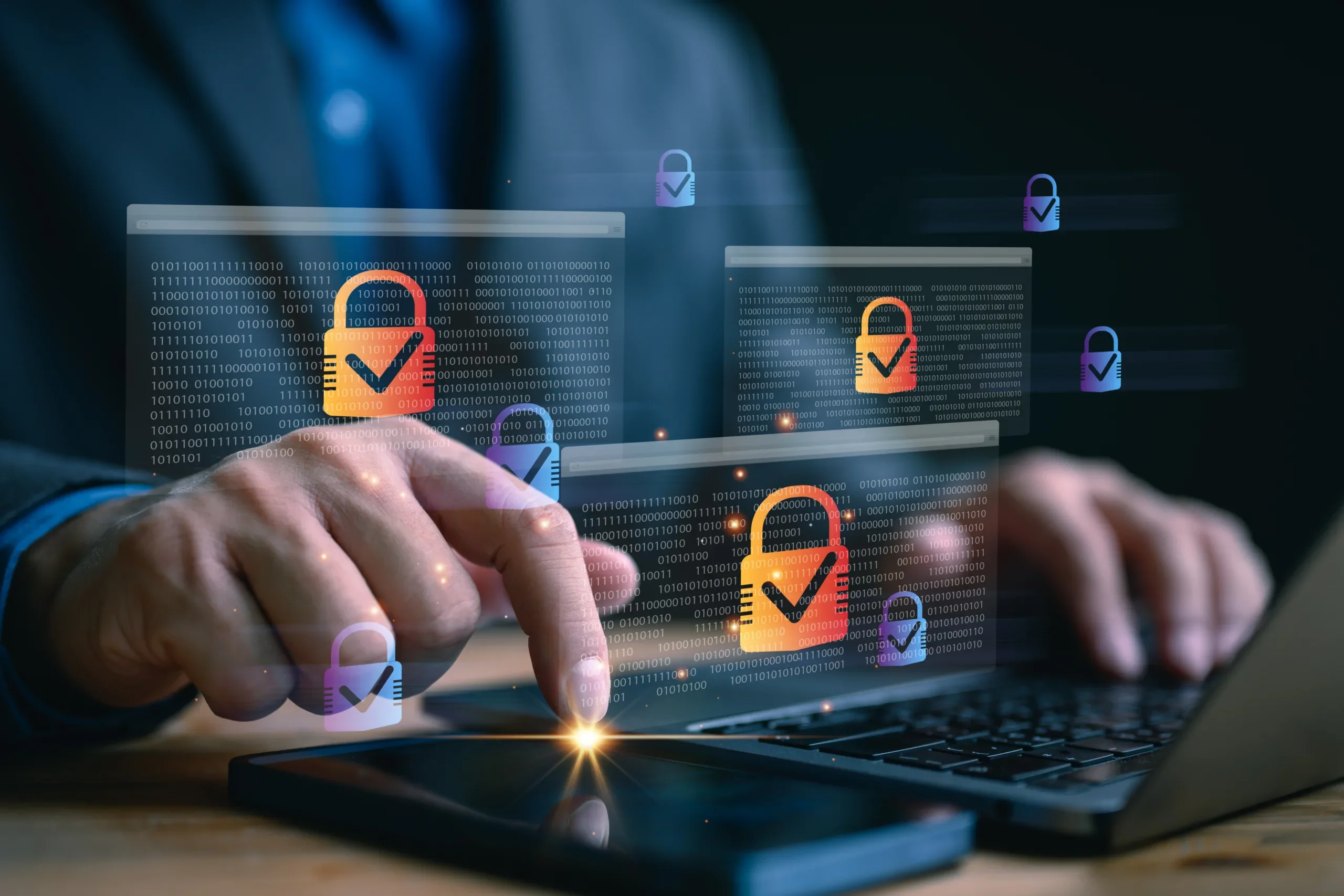 Keamanan siber, Bisnis, teknologi, jaringan internet, pengembangan perangkat lunak, konsep perlindungan data digital. Pengusaha bekerja di komputer laptop di kantor dengan sistem antivirus pop up