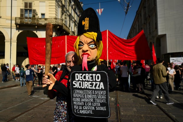 Demonstrasi May Day Diadakan Di Turin 