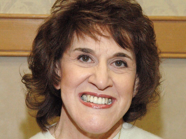 Ruth Buzzi tersenyum selama Chiller Theatre Winter Expo di Crowne Plaza Hotel di Secaucus, New Jersey, 28 Januari 2006. 