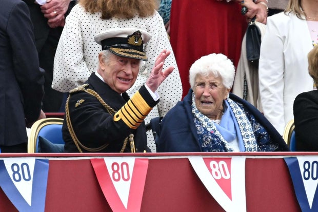 Perayaan Hari Kemenangan dimulai di London dengan Royal Parade 