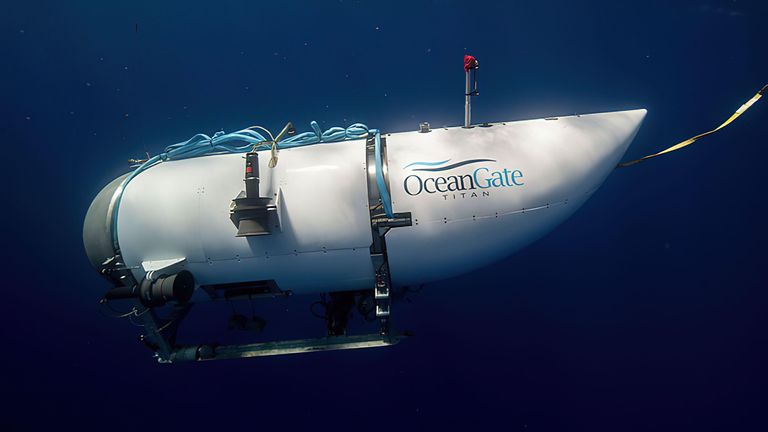 Foto file selebaran tanpa tanggal yang dikeluarkan oleh American Photo Archive of the OceanGate Expeditions kapal selam bernama Titan digunakan untuk mengunjungi lokasi puing-puing Titanic. Sidang tentang kematian lima orang yang tewas ketika kapal selam meledak saat menyelam ke bangkai kapal Titanic akan dibuka pada hari Senin. Tanggal terbit: Minggu 15 September 2024.