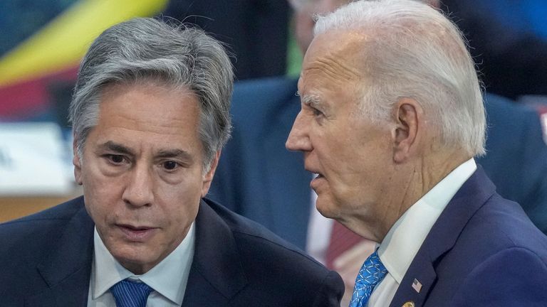 18 November 2024, Brasil, Rio De Janeiro: Anthony Blinken (kiri), Menteri Luar Negeri AS, dan Presiden AS Joe Biden mengambil bagian dalam pekerjaan pertama