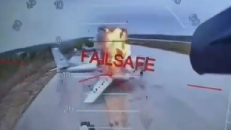 Sebuah sumber dinas rahasia mengatakan kepada Sky News bahwa pesawat militer Rusia telah menderita kerusakan senilai lebih dari £ 1 miliar dalam operasi tersebut.