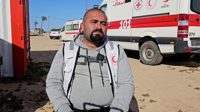 Munther Abed berada di ambulans yang dicari Rifaat dan rekan-rekannya.