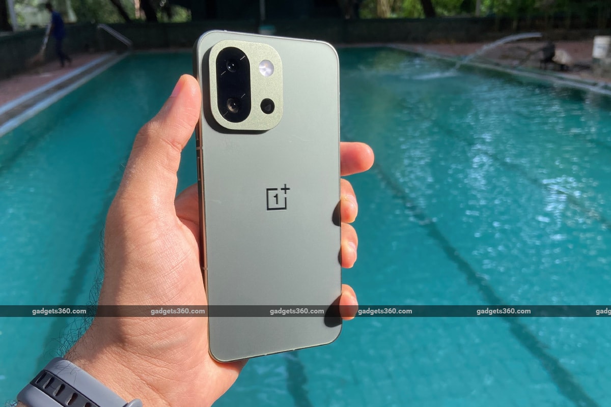 Ulasan OnePlus 13s Desain NDTV4 OnePlus 13s