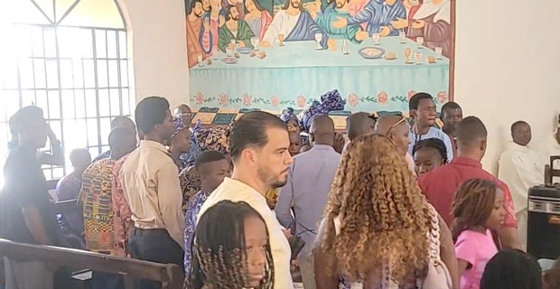 Terpidana penyelundup kokain Jos Leijdekkers menghadiri kebaktian gereja di Tihun 