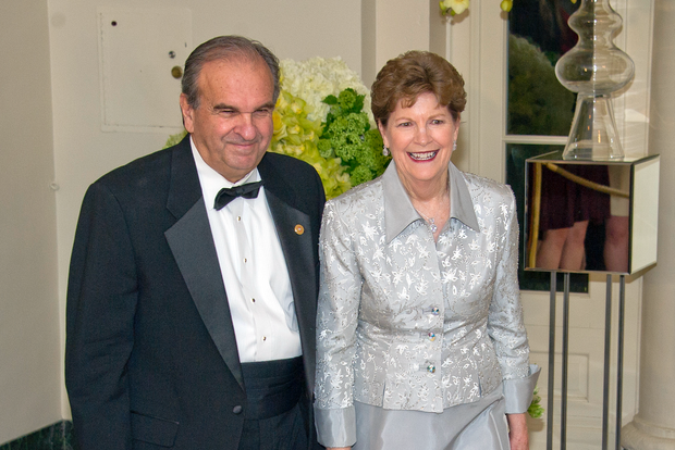   Senator Jeanne Shaheen (D-NH) dan William Shaheen  