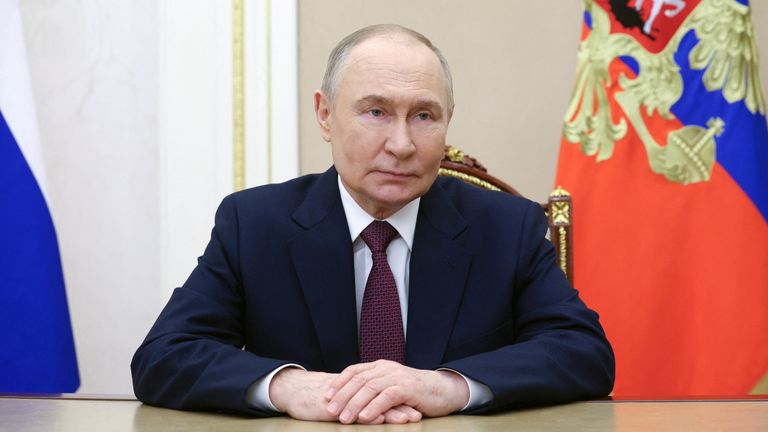   Vladimir Putin membuat pidato video yang didedikasikan untuk peringatan 70 tahun Kosmodrom Baikonur, di Moskow, Rusia 2 Juni 2025. Sputnik/