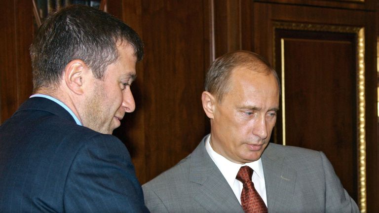 Roman Abramovich dipandang oleh Ukraina sebagai perantara potensial dengan Vladimir Putin
