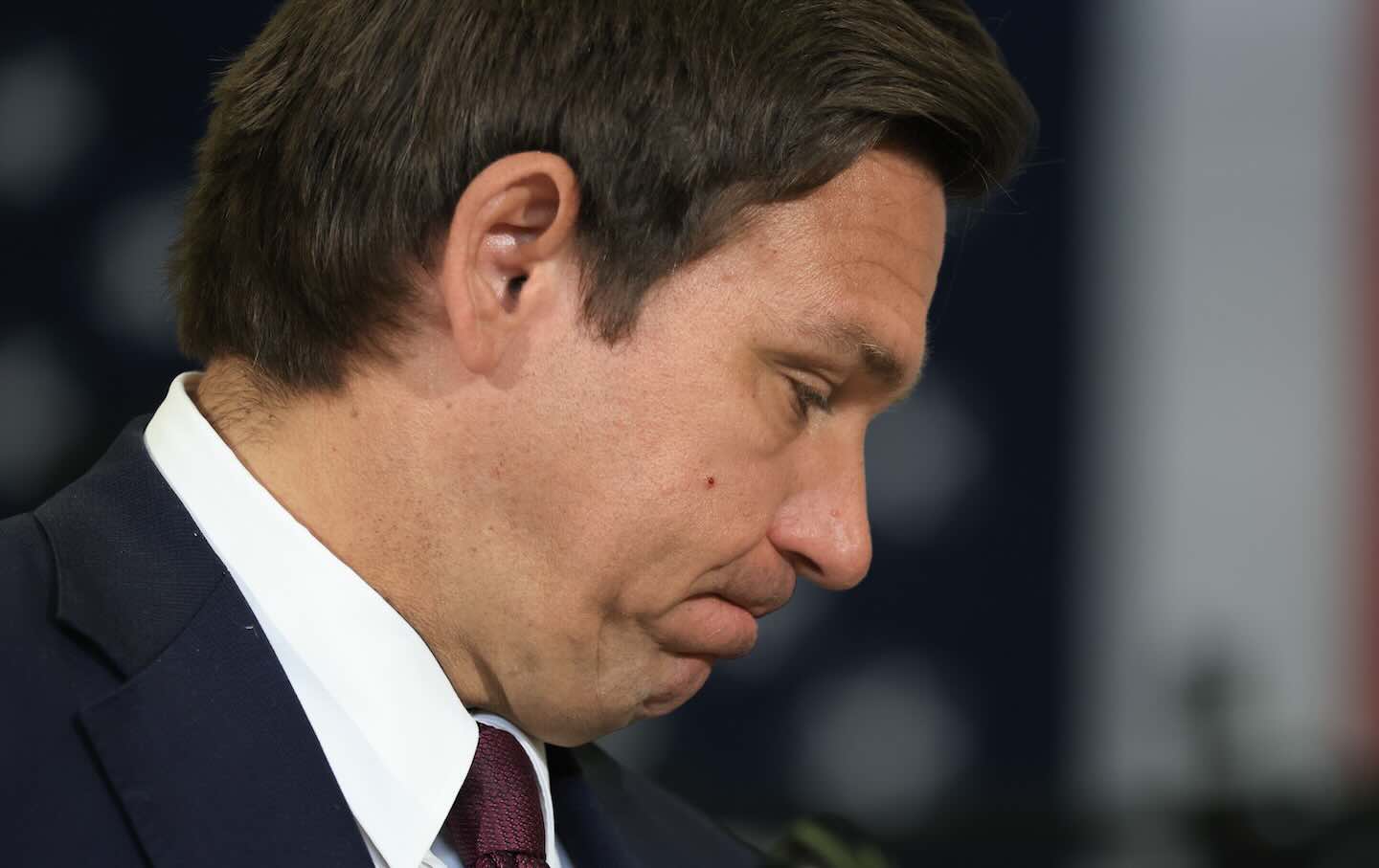 Gubernur Florida Ron DeSantis berbicara selama konferensi pers pada 1 Mei 2025, di Miramar, Florida.