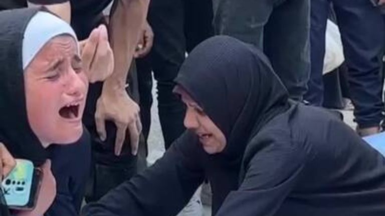 Puluhan orang tewas di kafe tepi pantai di Gaza setelah serangan udara Israel