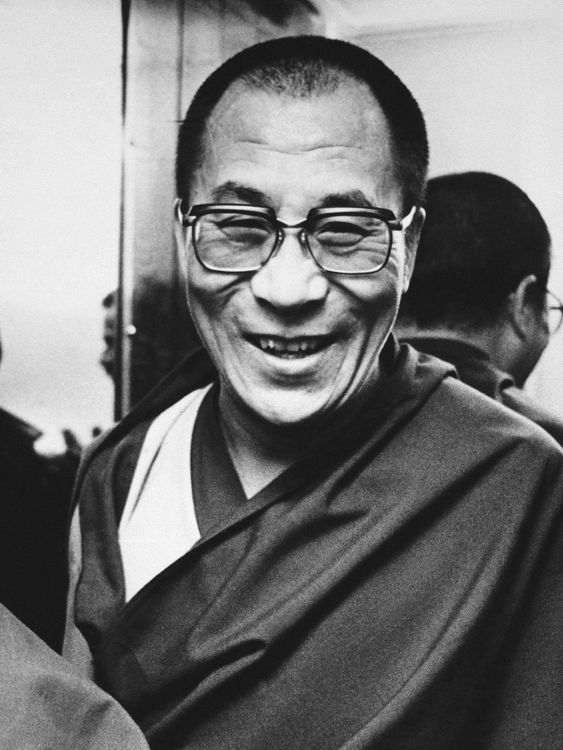 Dalai Lama difoto setelah tur dunia pada tahun 1980. Gambar file: AP