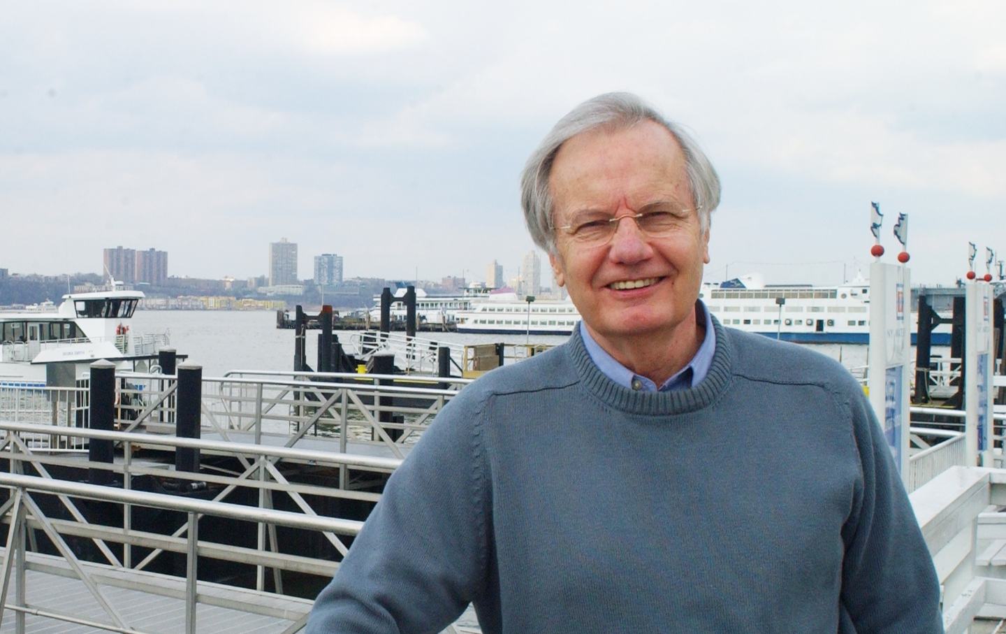 Bill Moyers pada tahun 2002.