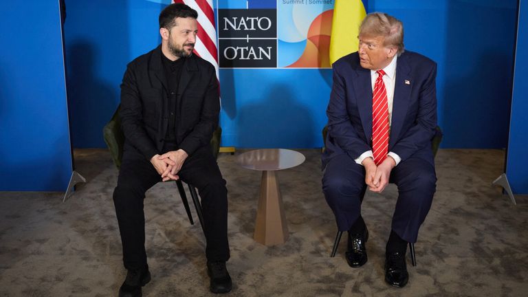 Donald Trump dan Volodymyr Zelenskyy KTT NATO di Den Haag, Belanda 25 Juni 2025. Foto: Reuters 