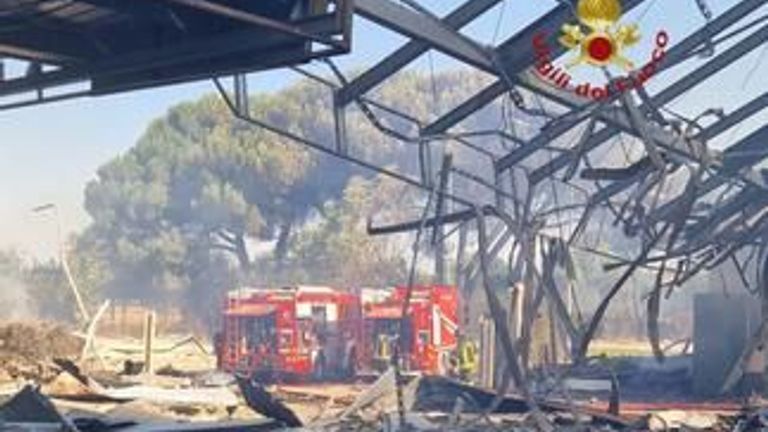 Bangkai pompa bensin. Foto: Vigili del Fuoco 