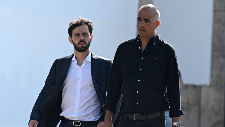 Pemain Manchester City dan Portugal Bernardo Silva tiba di pemakaman Diogo Jota dan Andre Silva yang diadakan di Igreja Matriz de Gondomar di kota Gondomar dekat Porto. Penyerang Liverpool dan Portugal itu meninggal bersama dengan adik laki-lakinya Andre Silva dalam kecelakaan di Zamora pada Kamis pagi. Tanggal gambar: Sabtu 5 Juli 2025. Foto PA. Kredit foto harus berbunyi: PA Wire.