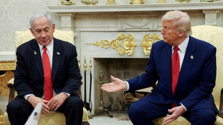 Perdana Menteri Israel Benjamin Netanyahu, kiri, bersama Presiden AS Donald Trump. Foto: Reuters