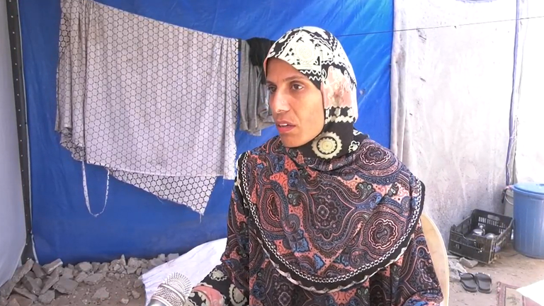 Huda mengatakan kepada Sky News bahwa dia telah mencoba mendapatkan bantuan dari SDS4, di Jalur Gaza tengah, selama sepuluh hari terakhir.