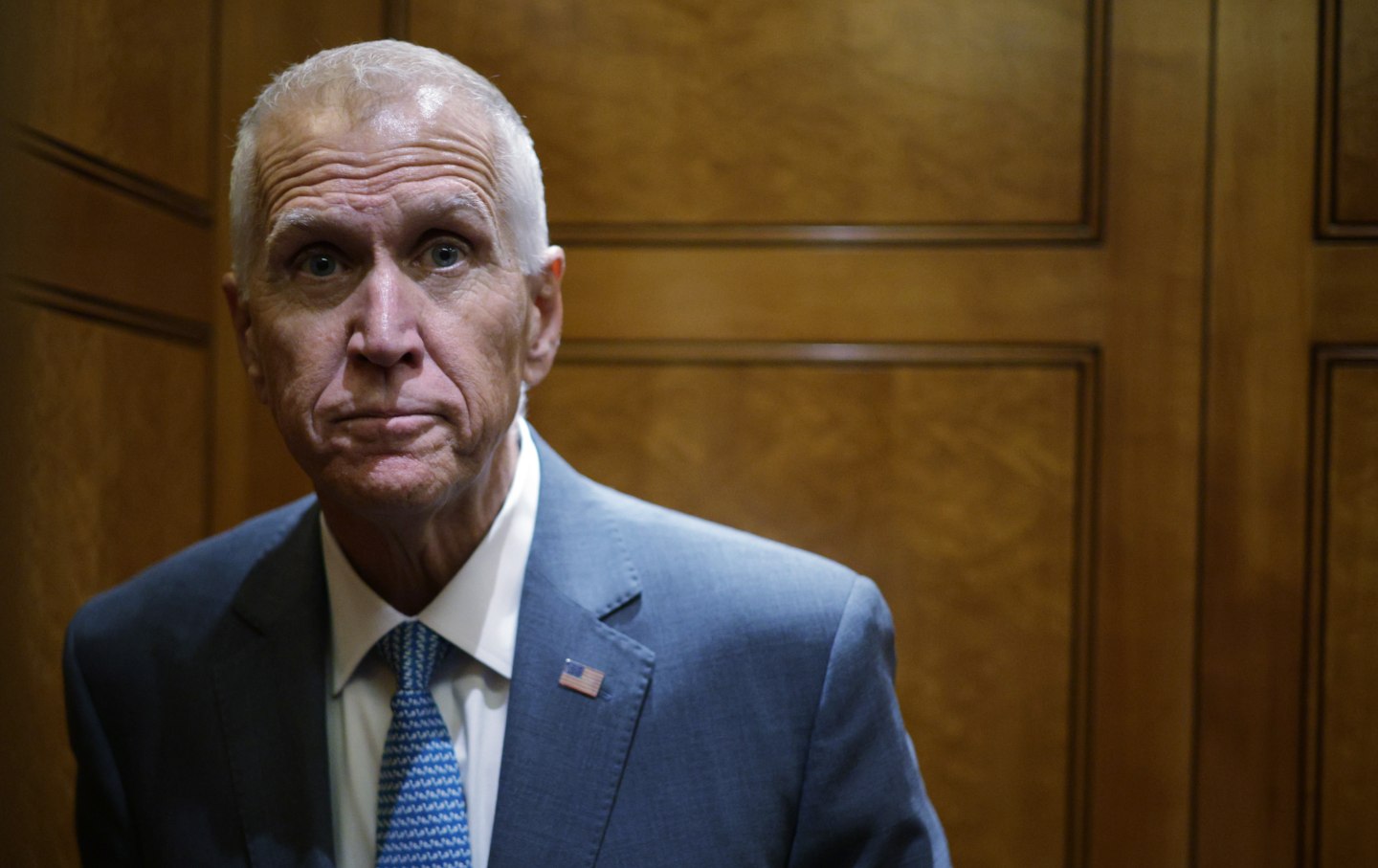 Thom Tillis (R-NC) naik lift di Gedung Capitol AS pada 30 Juni 2025 di Washington, DC.