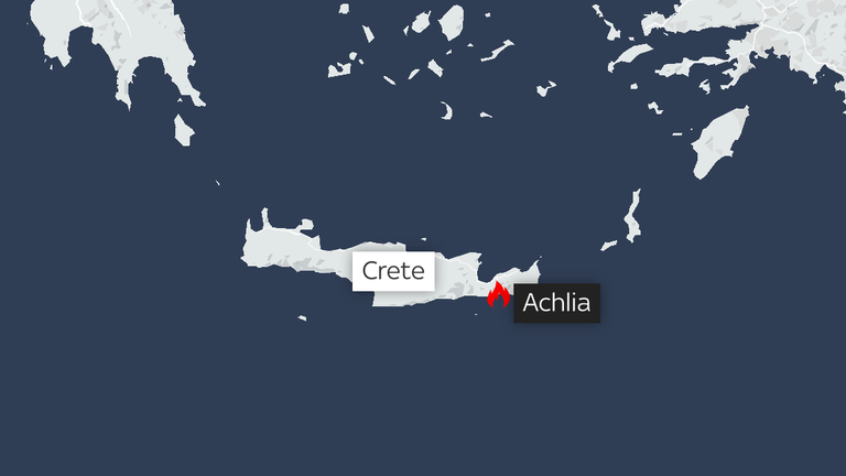 Peta yang menunjukkan lokasi kebakaran hutan di Achlia, Kreta, Yunani.
