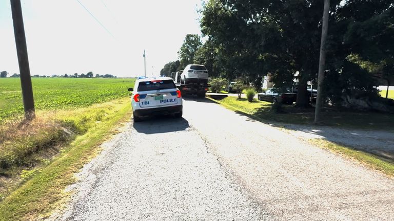 Kendaraan terlihat diambil di Lake County, Tennessee pada 30 Juli, dekat daerah di mana empat anggota keluarga ditemukan tewas. Foto: WHBQ/AP