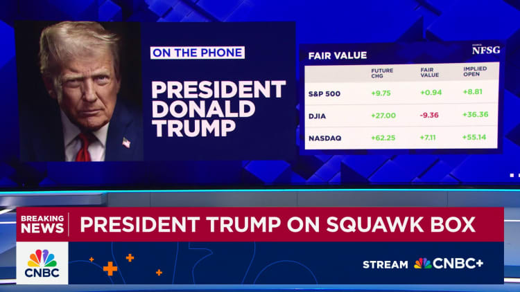 Presiden Trump mengatakan JPMorgan Chase dan Bank of America menolaknya sebagai pelanggan